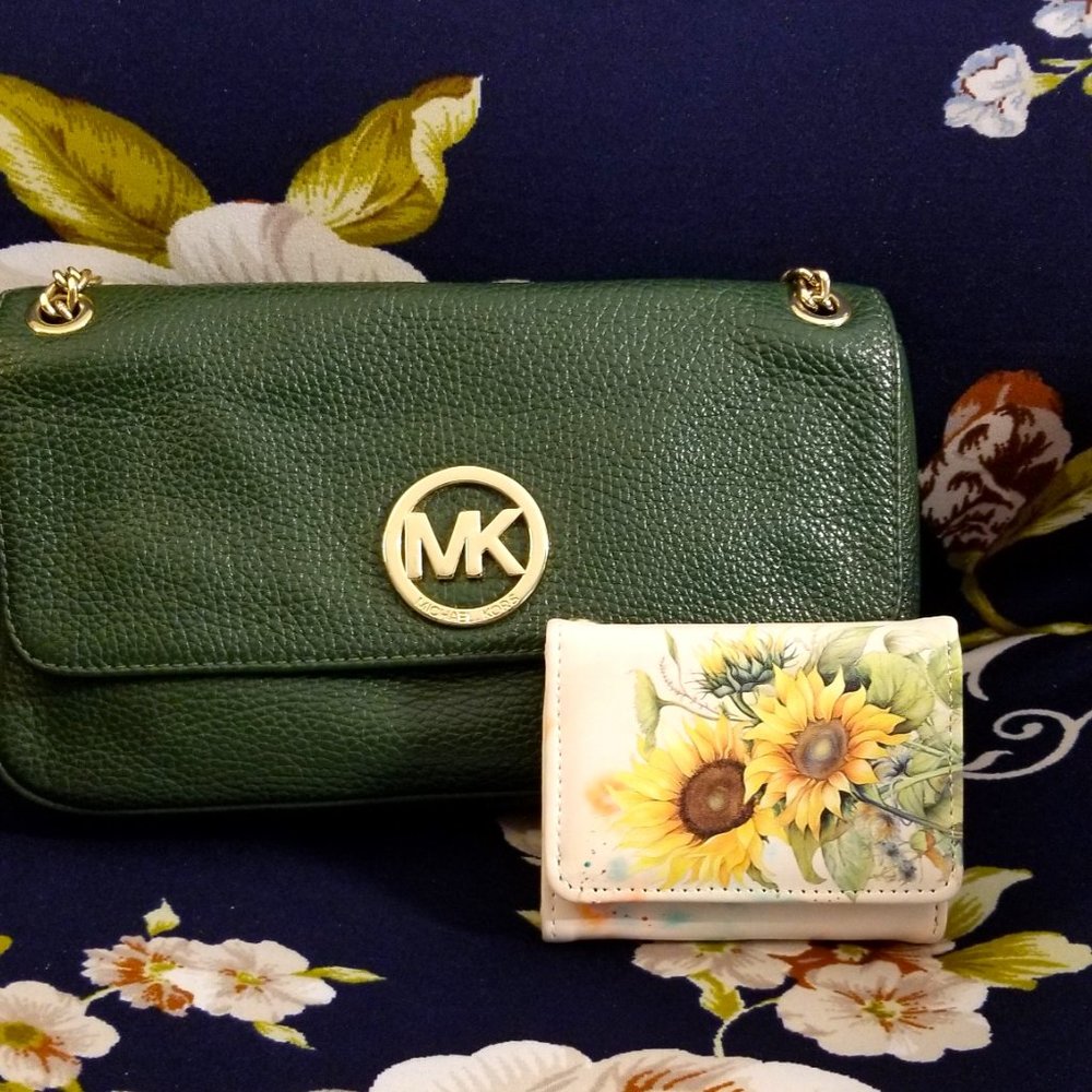 Vintage Michael Kors Green pebble leather shoulder bag w/wallet- Excellent! Sale
